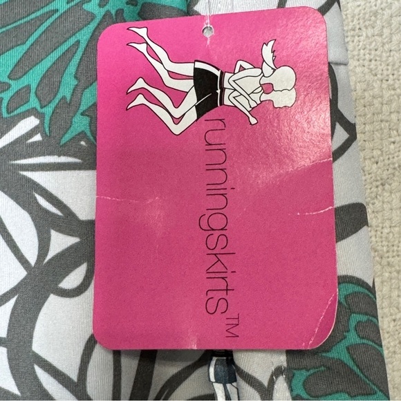 RunningSkirts Green Floral Athletic Skirt | Size 1 | Built-in Briefs & Pockets - Picture 6 of 8